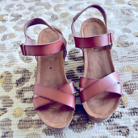 Platforms used good condition. - Picture 1 of 3